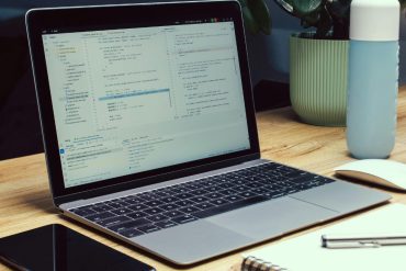 testowanie różnych wersji reklam na Facebooku